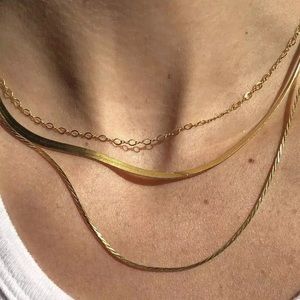 Gold herringbone necklace